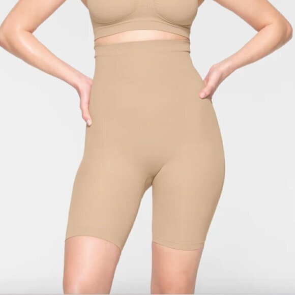 Skims Seamless Sculpt High-Waisted Above the Knee Short 3X - Picture 4 of 4